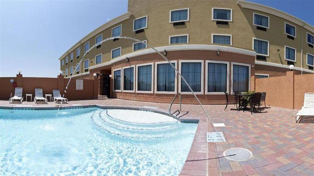 Holiday Inn Express Hotel And Suites Kingsville By Ihg Exterior photo